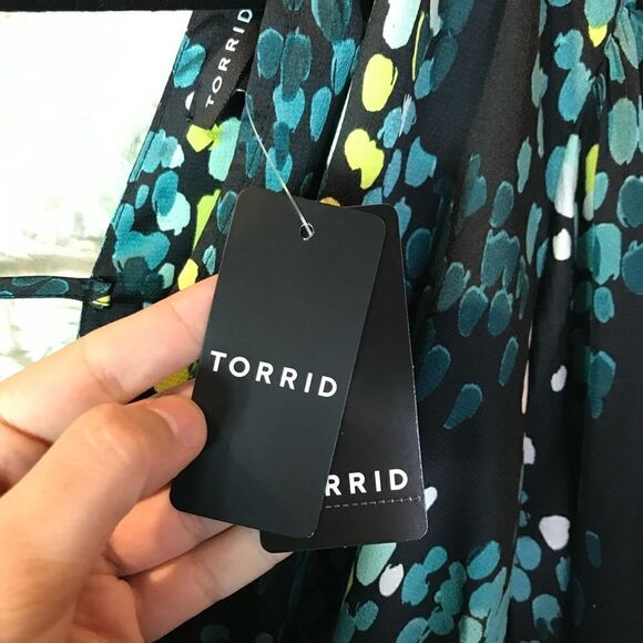 Torrid Satin Blouse Puff sleeve, Tie back, Peekaboo, Lightweight, Sexy, … - Picture 14 of 15